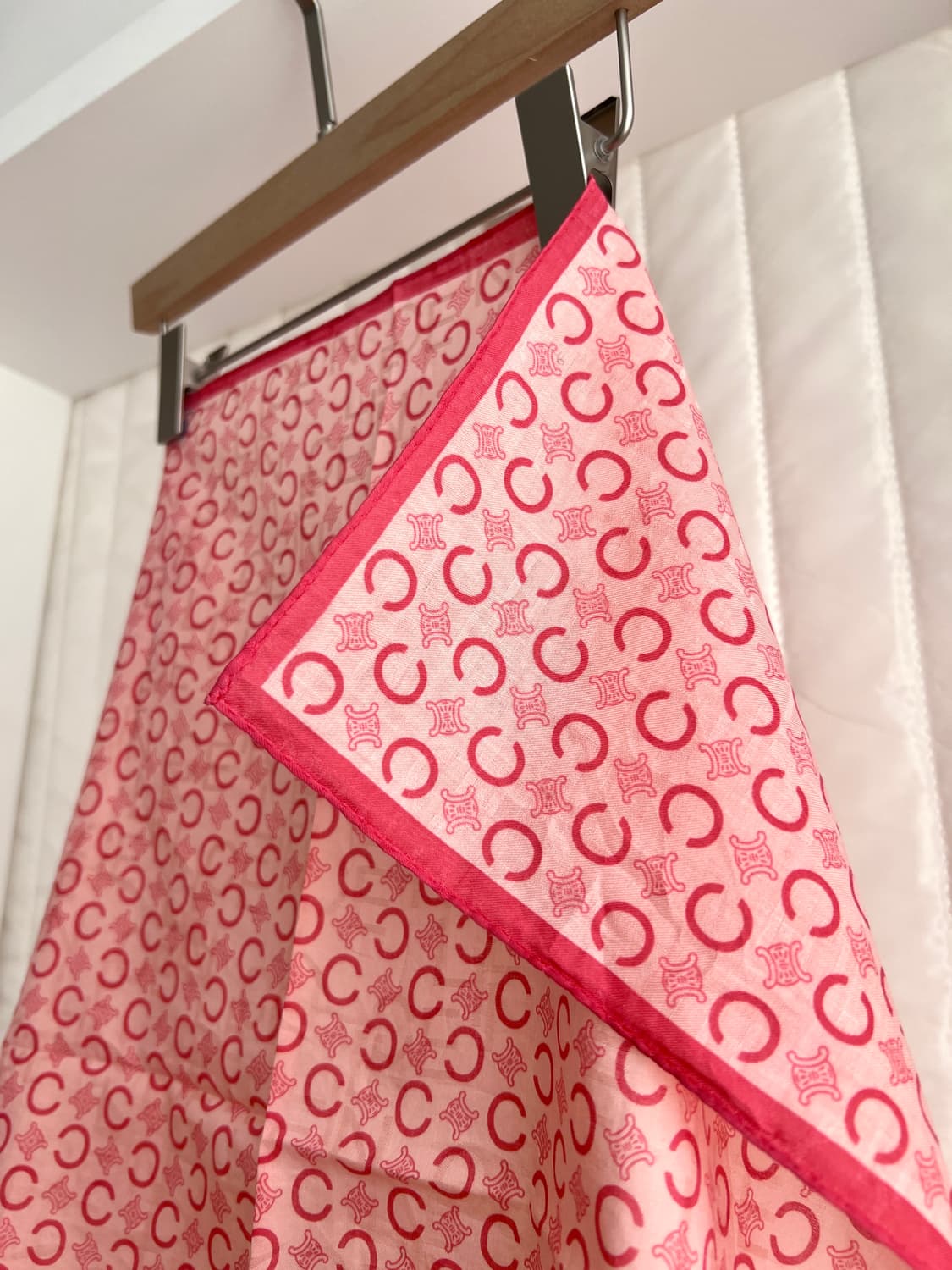 셀린느 핑크 모노그램 코튼 스카프 상품이미지2
