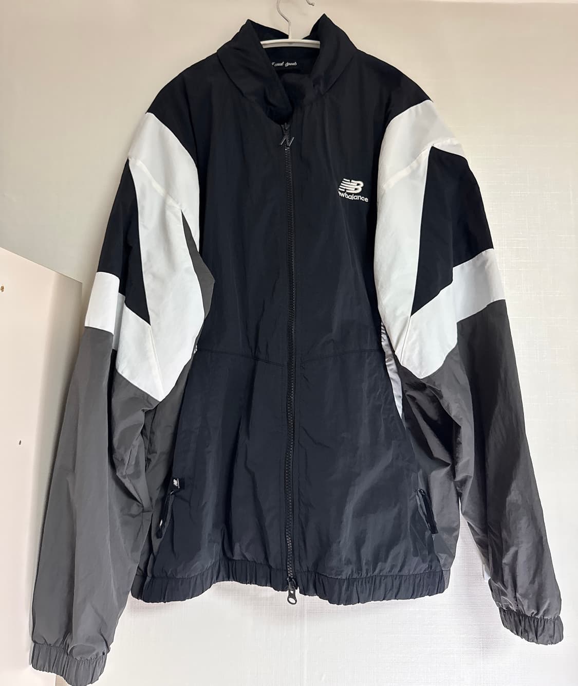 뉴발란스 오프코트 스포츠 컬러블록 바람막이 자켓 블랙 105(XL) 상품이미지1