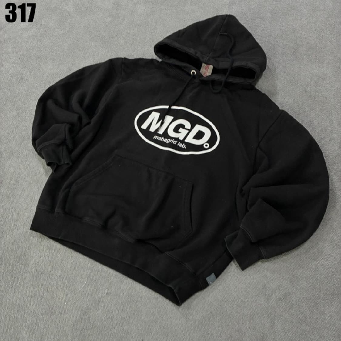 mahagrid 블랙 후드티 상품이미지1