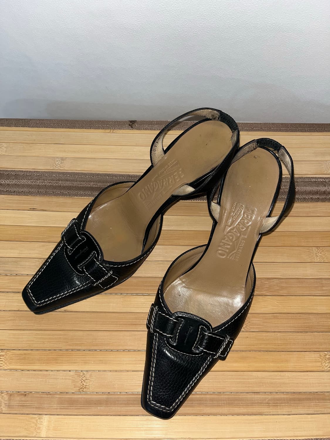 페라가모 스티치 블랙 슬링백 상품이미지2