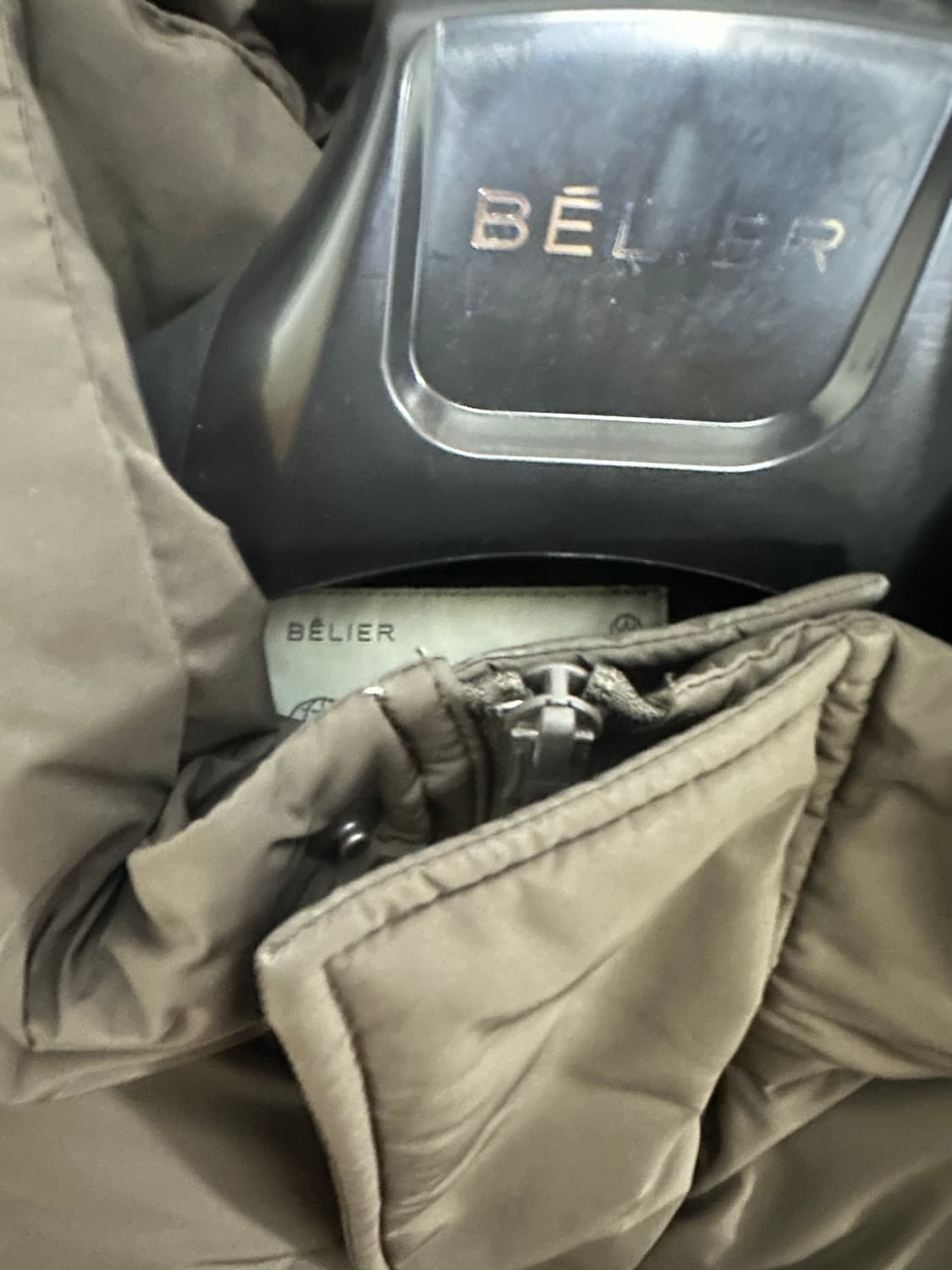 벨리에 크로스 라인 후기드 구스다운 - 딥브라운 24fw 04 상품이미지3