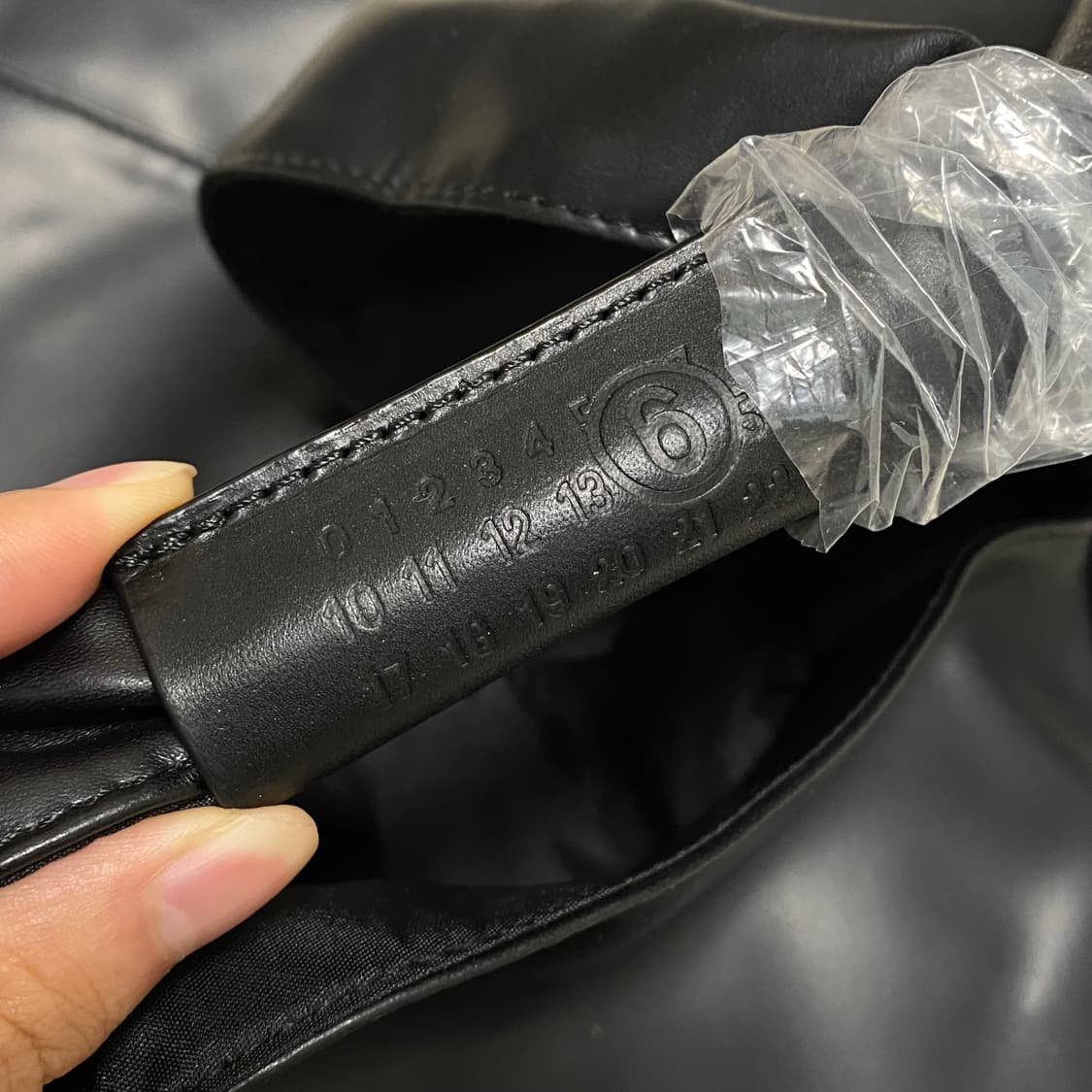 [새상품] 메종 마르지엘라 MM6 재패니즈 토트백 PU 상품이미지4