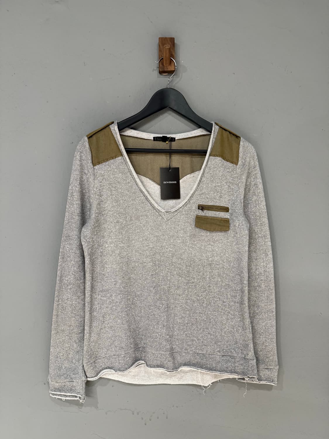 grunge cutting pocket v-neck long sleeve 상품이미지5