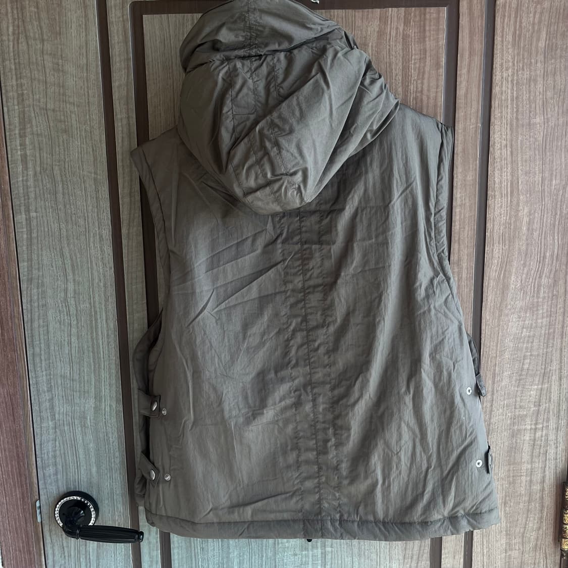 [새상품]르마드 패디드 후드 베스트 그레이 상품이미지2