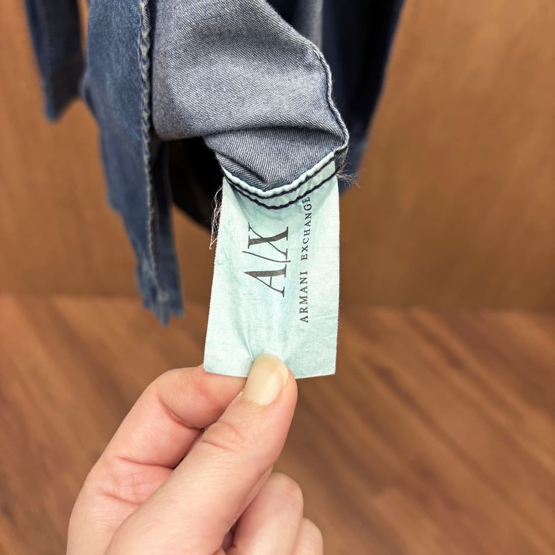 아르마니 익스체인지 코튼 데님 긴팔 셔츠 투톤 패널 배색 디테일 진청 상품이미지8