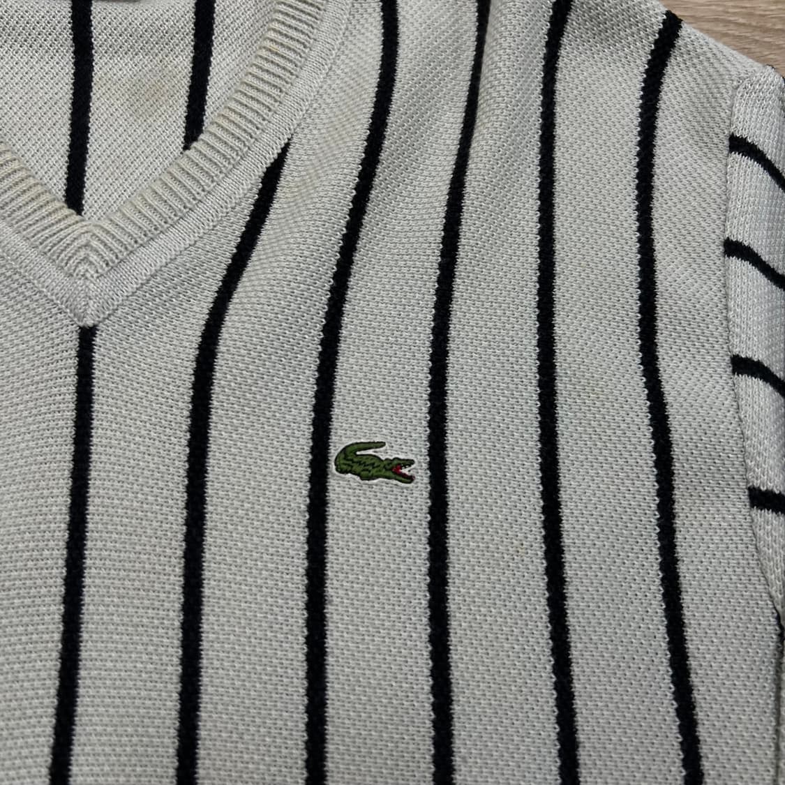 라코스테 자수로고 스트라이프 브이넥 니트 [화이트] 5사이즈 상품이미지4