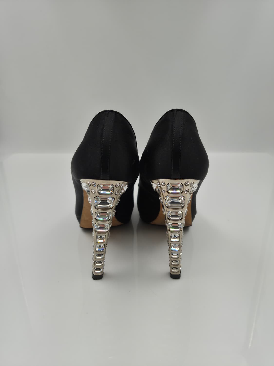 미우미우 크리스탈 블랙 사틴 오픈토 펌프스 구두 상품이미지4