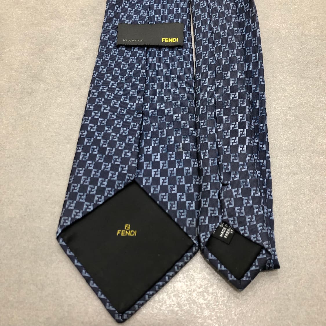 펜디 이태리 주카 모노그램 넥타이 상품이미지3