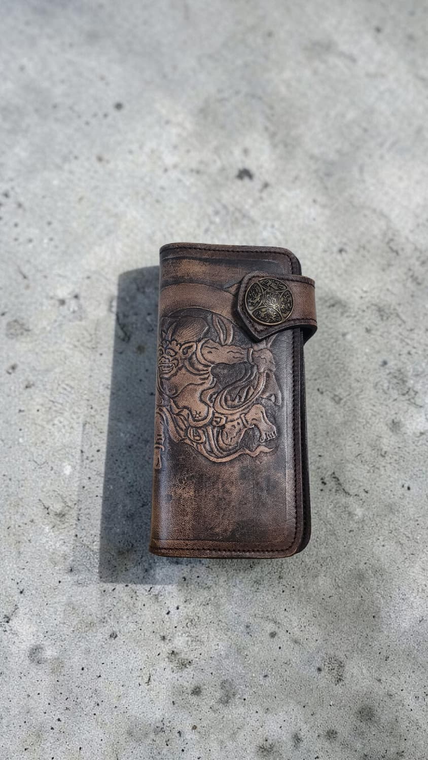 통가죽 카빙 장지갑 브라운 (도깨비 문양) 상품이미지1