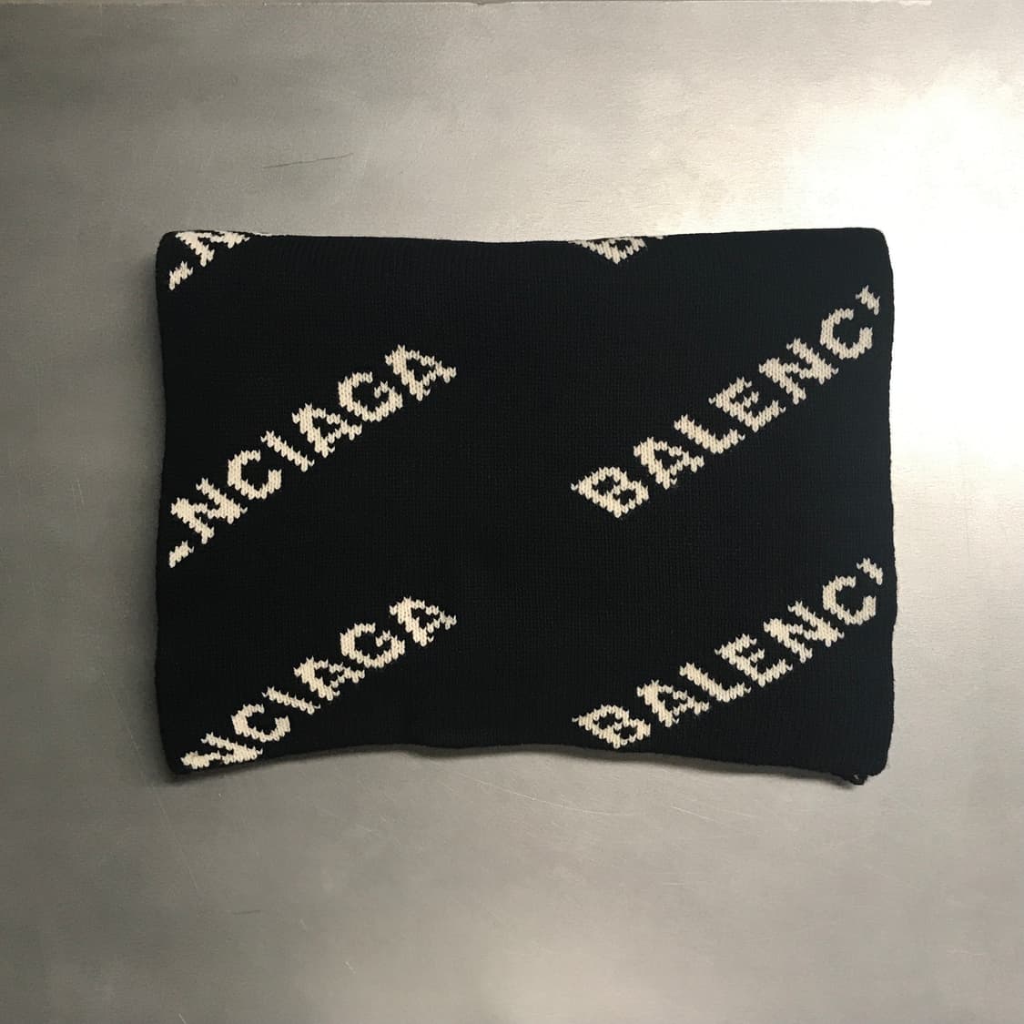 발렌시아가 머플러 상품이미지1