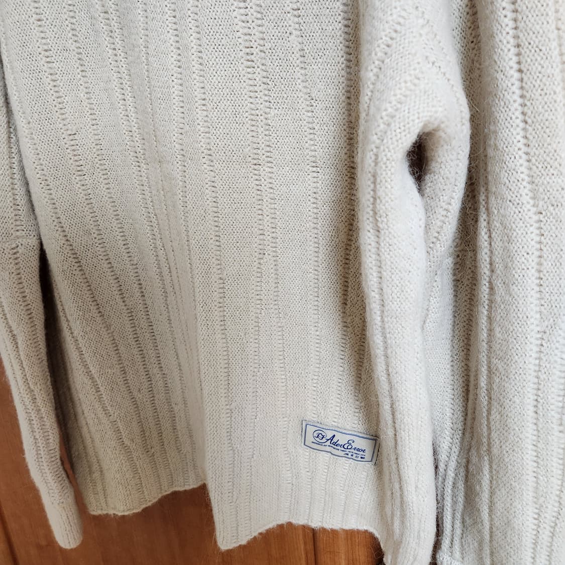 아더에러 플루익 니트 A1 스웨터 fluic logo knit 맨투맨 상품이미지5