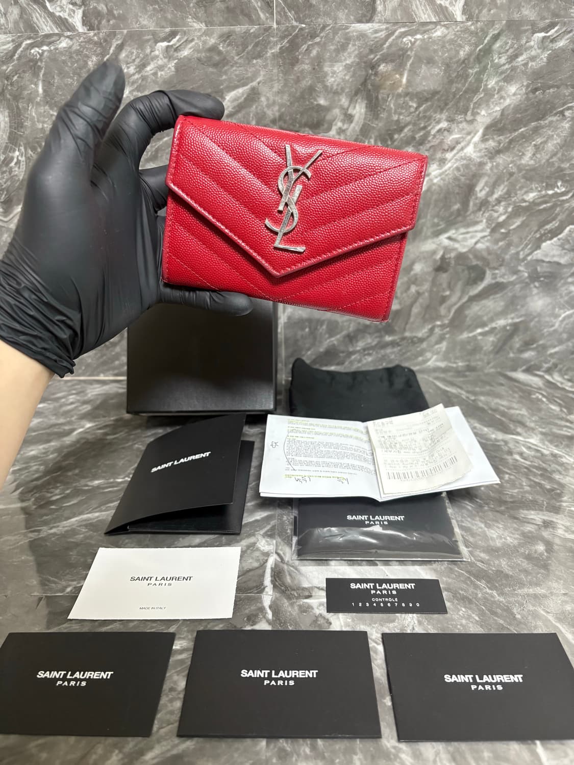 입생로랑 엔벨로프 마틀라세 반지갑 상품이미지1