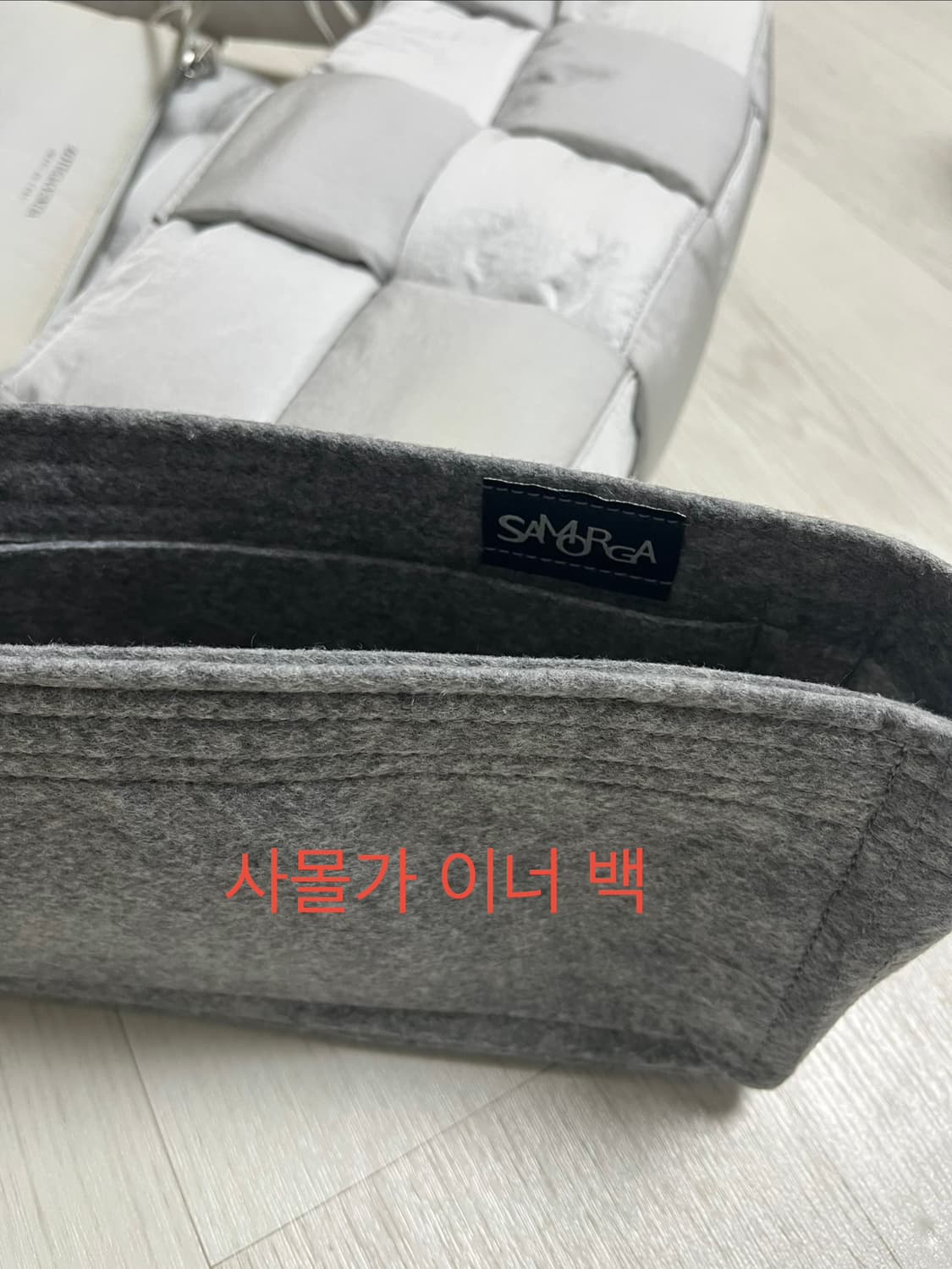 보테가 베네타 / 패딩 카세트 백 / 그레이 / 사이즈 M 상품이미지7