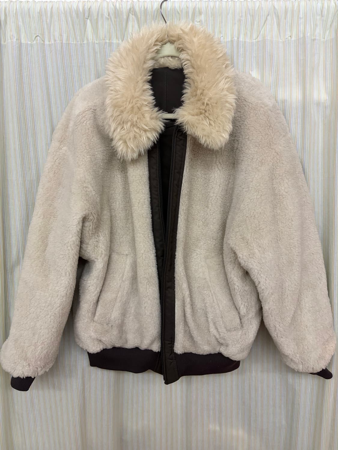 아모멘토 리버시블 오버사이즈 시어링 점퍼 상품이미지8