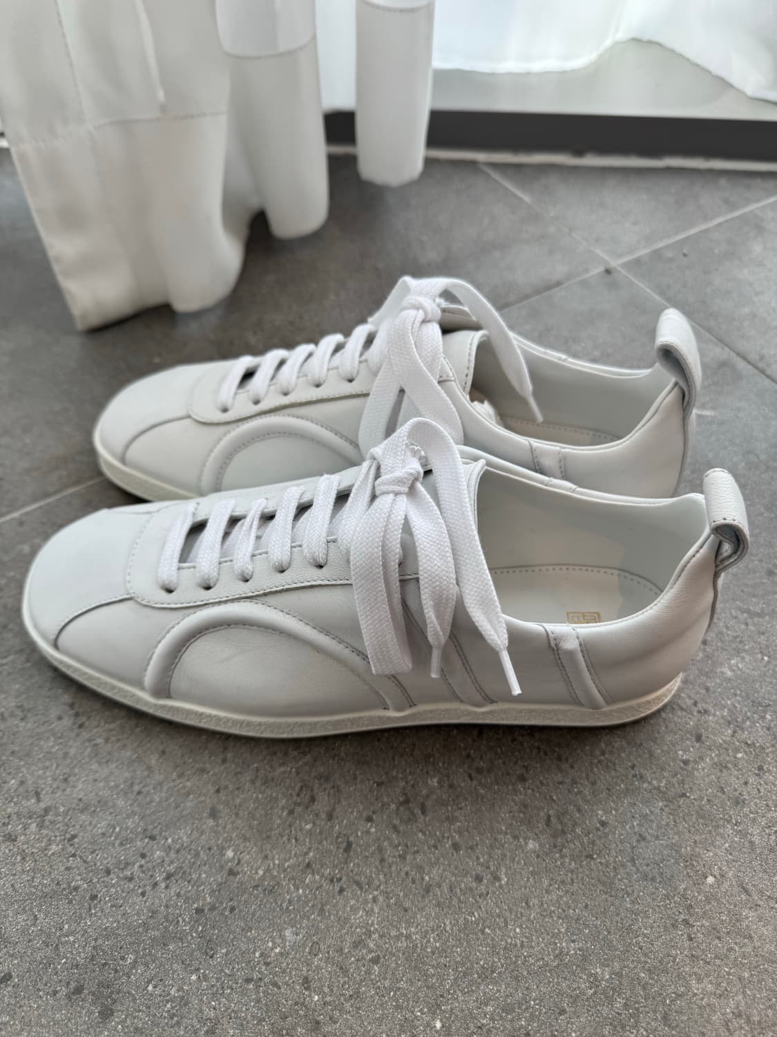 토템 레더 스니커즈 화이트 상품이미지3