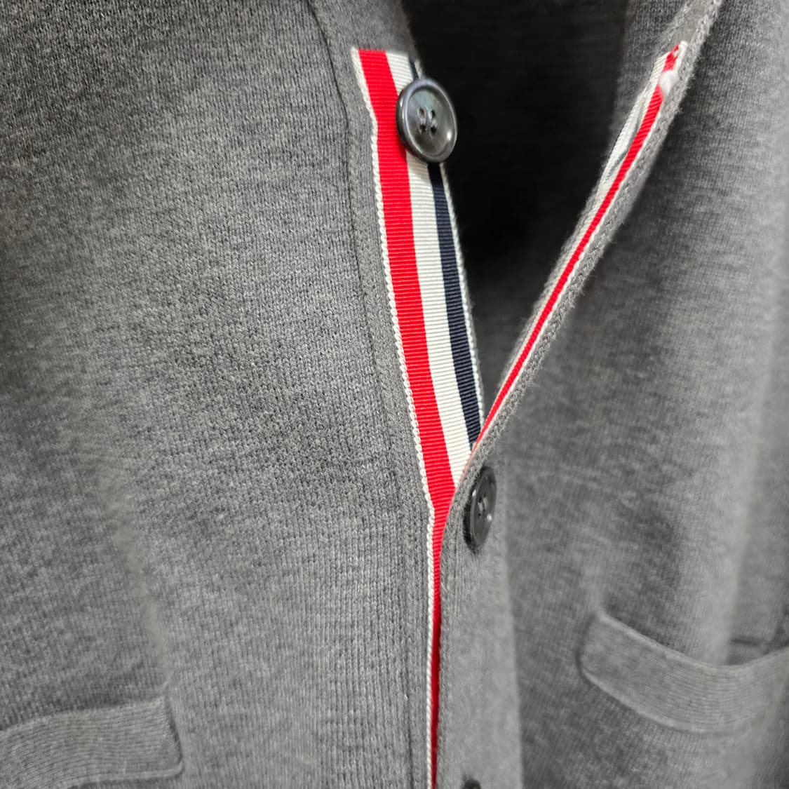 톰브라운 사선 완장 밀라노스티치 가디건 3사이즈 100 판매 상품이미지3