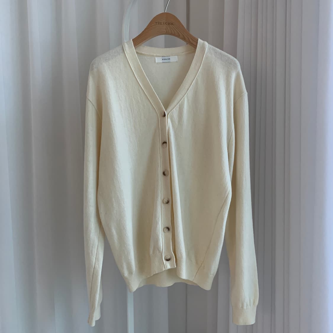 원로그 WONLOG 파인울 브이넥 크림 가디건 상품이미지2