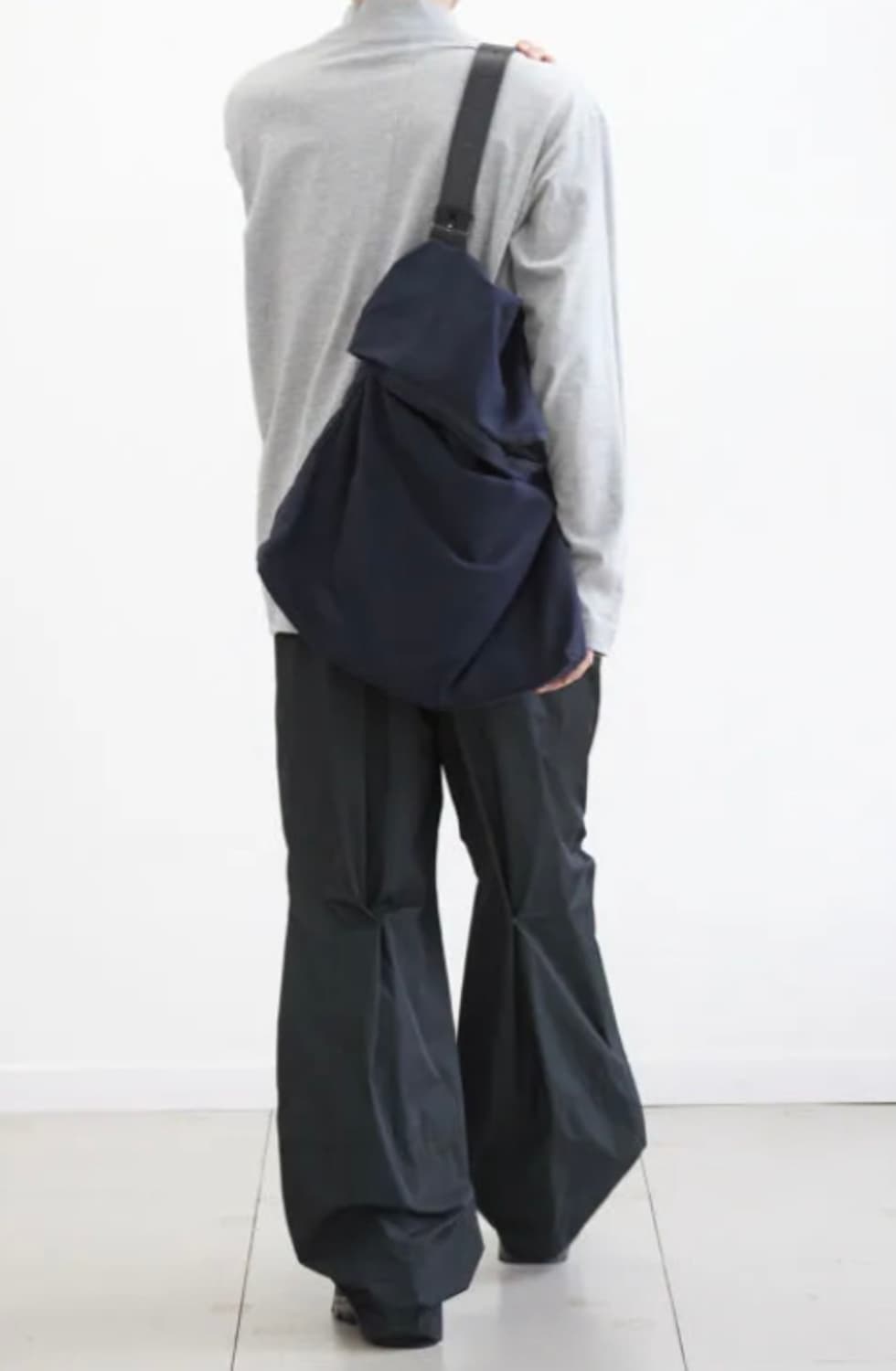 [해칭룸] Folding Bag Navy 상품이미지1