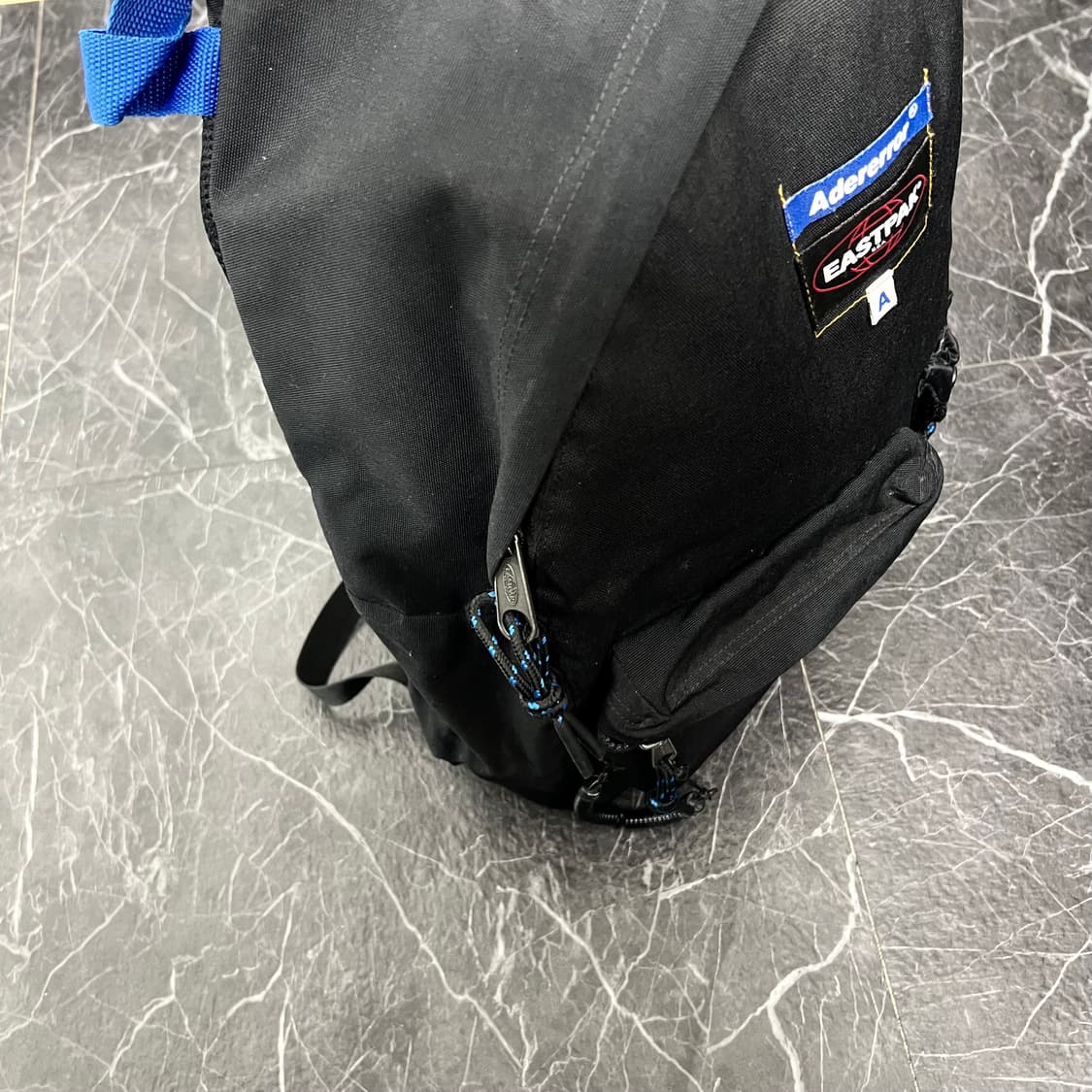 아더에러 x 이스트백 패디드 백팩 블랙 상품이미지7