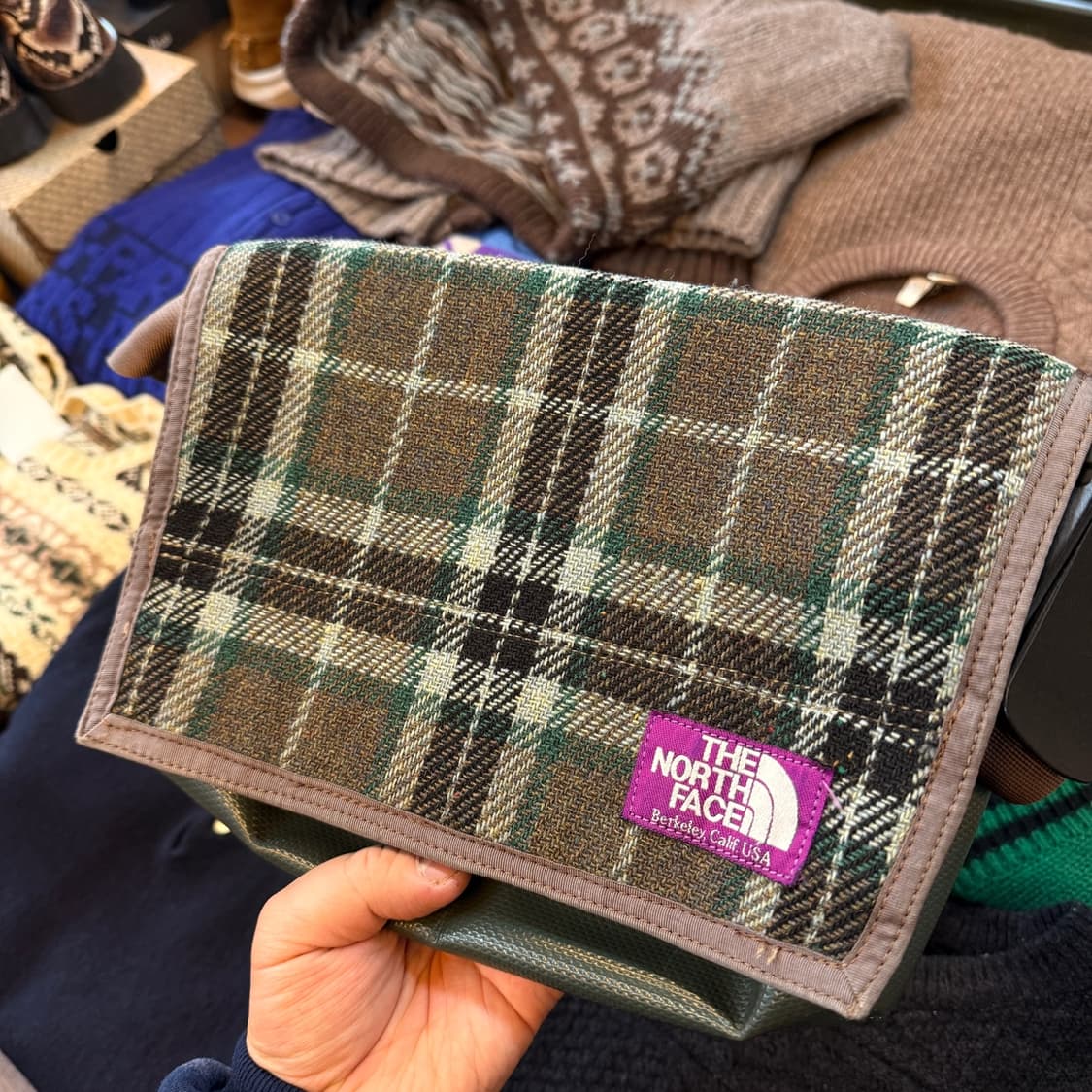 더 노스 페이스 퍼플라벨 울 PVC 크로스백 상품이미지2