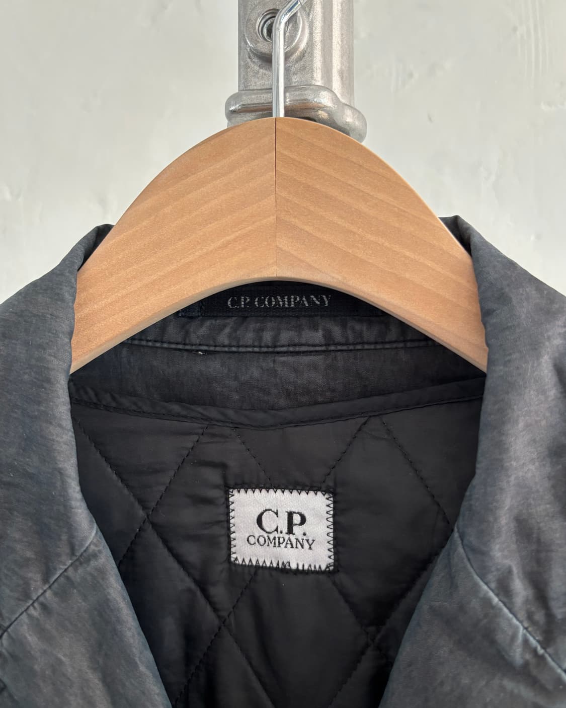 C.P. Company 씨피컴퍼니 블랙 컬러 가먼트다잉 버튼 자켓 상품이미지3