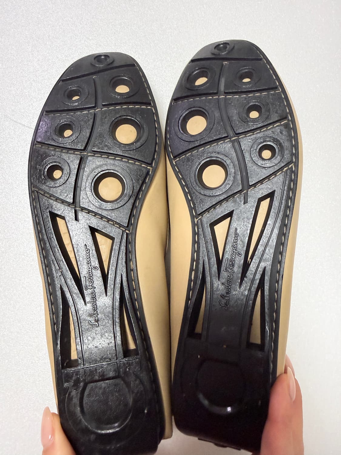 페레가모 간치니 레더 로퍼 베이지 / 여성용 255 상품이미지7