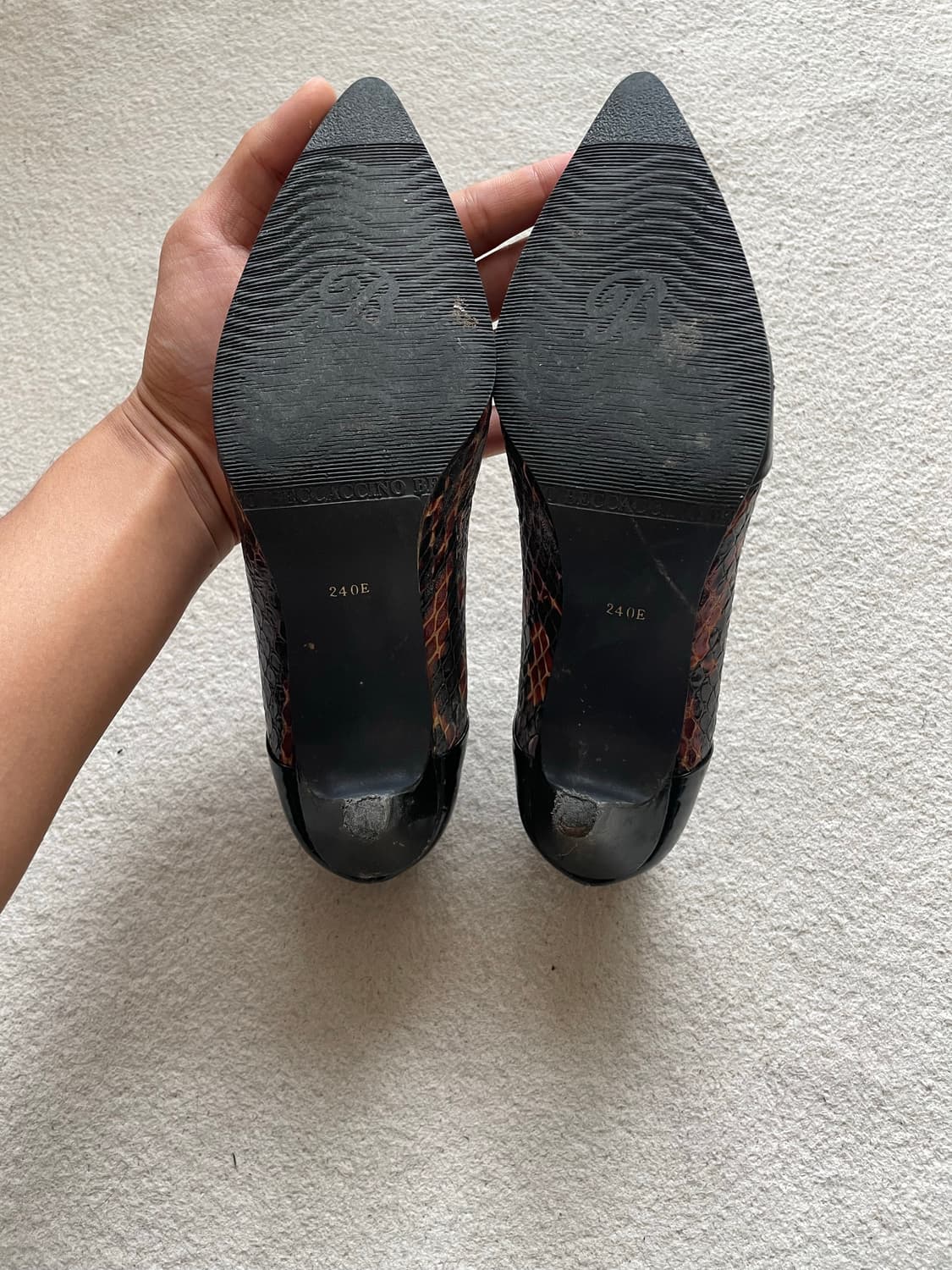 [Beccaccino] 베카치노 에나멜 파이톤 배색 펌프스 상품이미지4