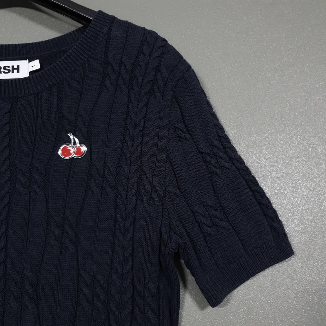 키르시 신형 22ss 스몰 체리 케이블 크롭 숏 슬리브 니트 반팔 네이비 상품이미지3