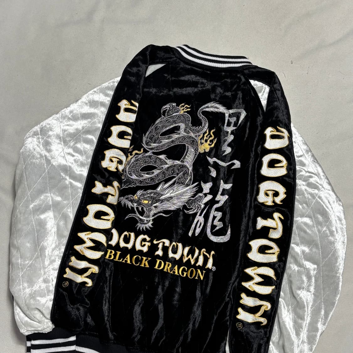 XL 도그타운 브랙 드래곤 용자수 블랙 벨벳 스카쟌 상품이미지1