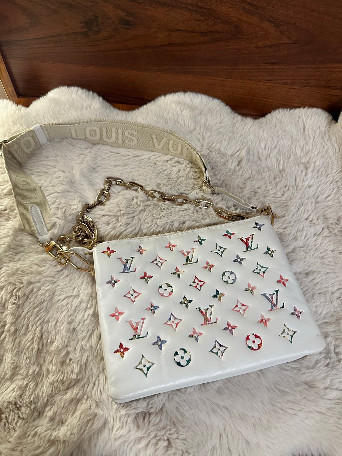 루이비통 모노그램 플라워 쿠상 PM M21209 상품이미지3