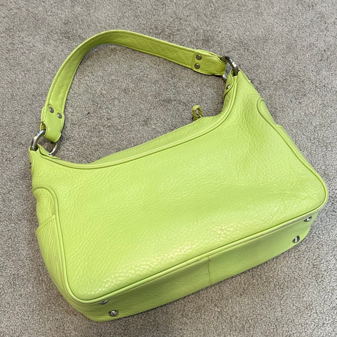 MCM 엠씨엠 빈티지 라임 숄더백 상품이미지8