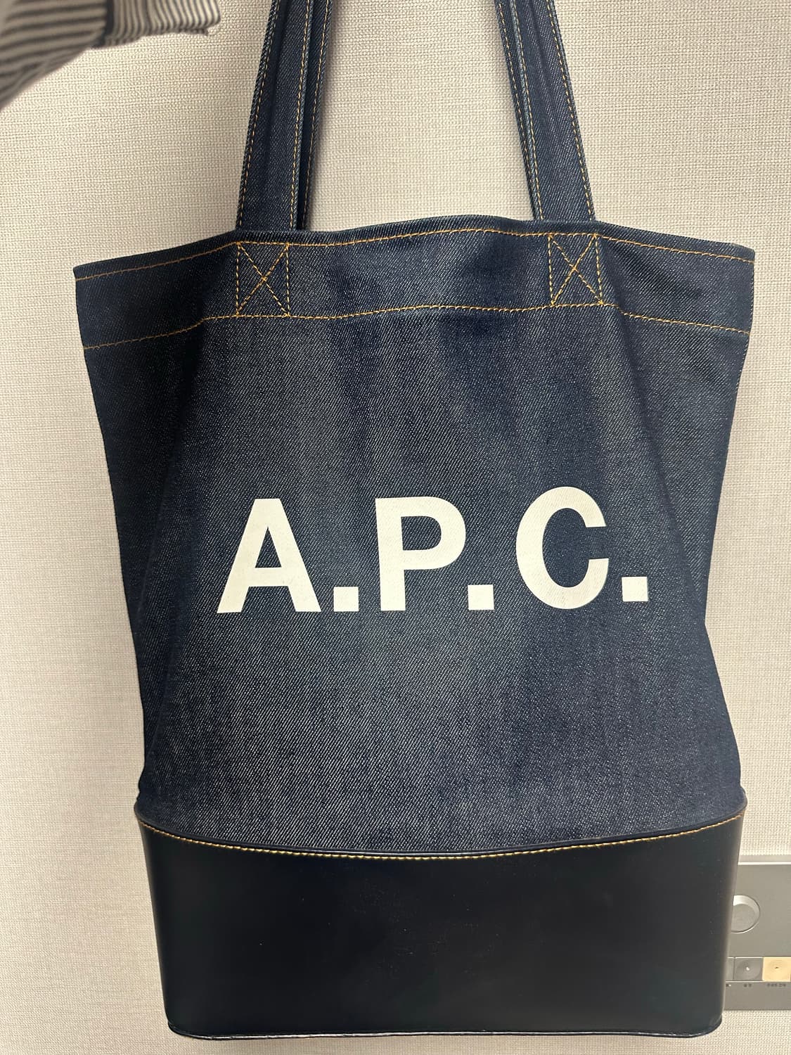 A.P.C. 악셀 토트백 데님 다크 네이비 상품이미지1