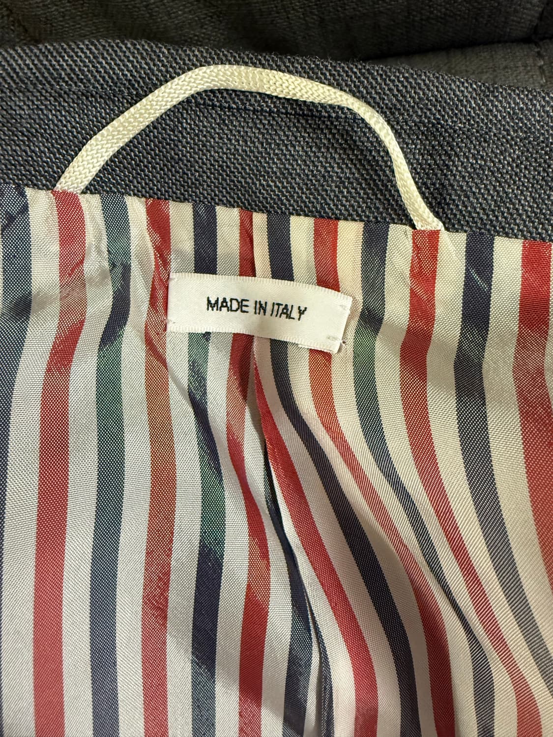 톰브라운 하이 암홀 체스터필드 코트 미디엄 그레이 상품이미지8