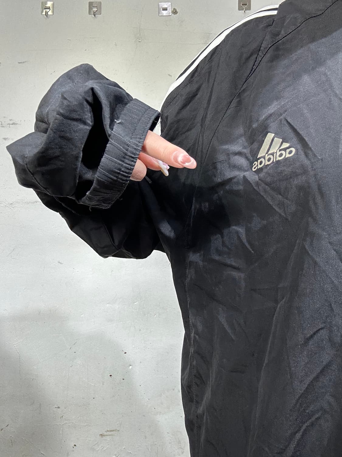 아디다스 블랙 올드스쿨 오버핏 화이트 삼선 바람막이 트랙 자켓 110 상품이미지4