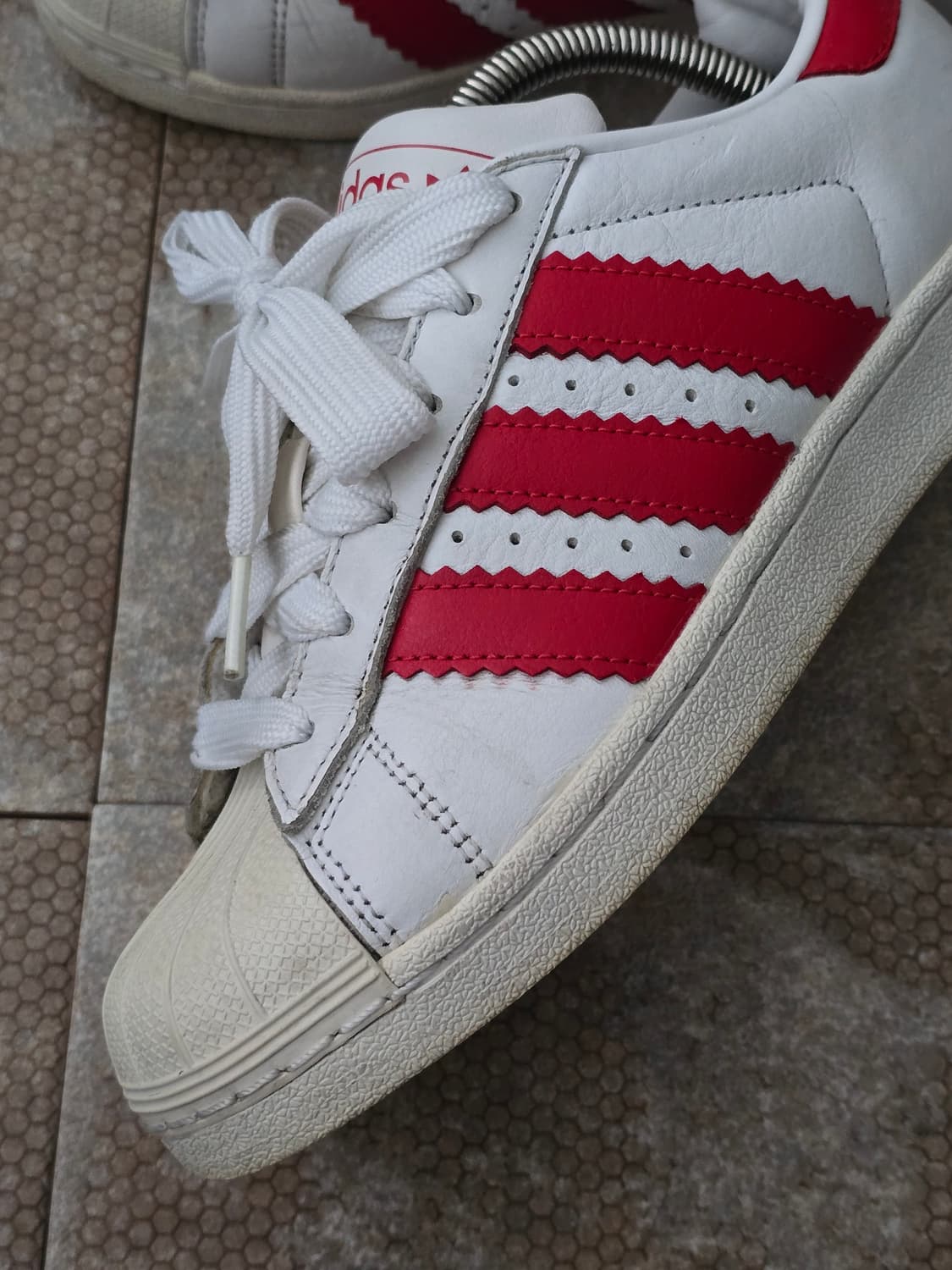 (225)아디다스 슈퍼스타 화이트 스칼렛 상품이미지3