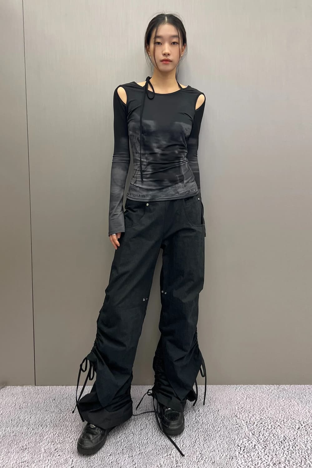 나체 컷아웃 슬림핏 롱슬리브  상품이미지2