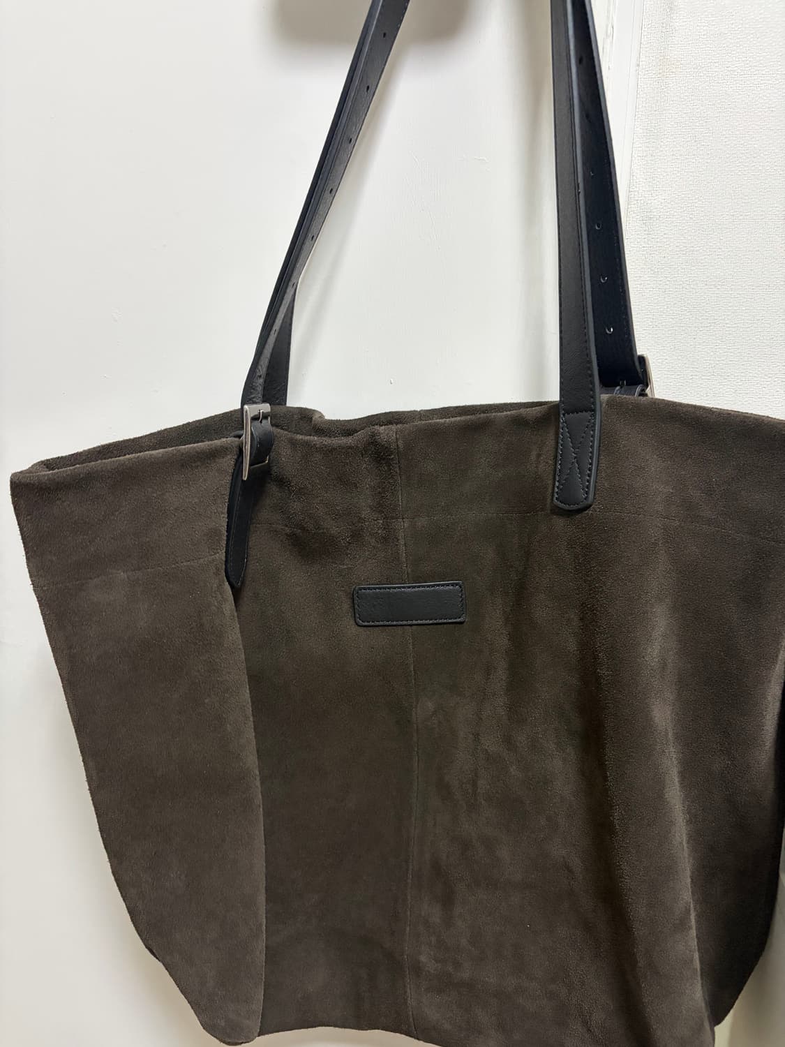 OS)해칭룸 스웨이드 토트백 차콜 상품이미지1