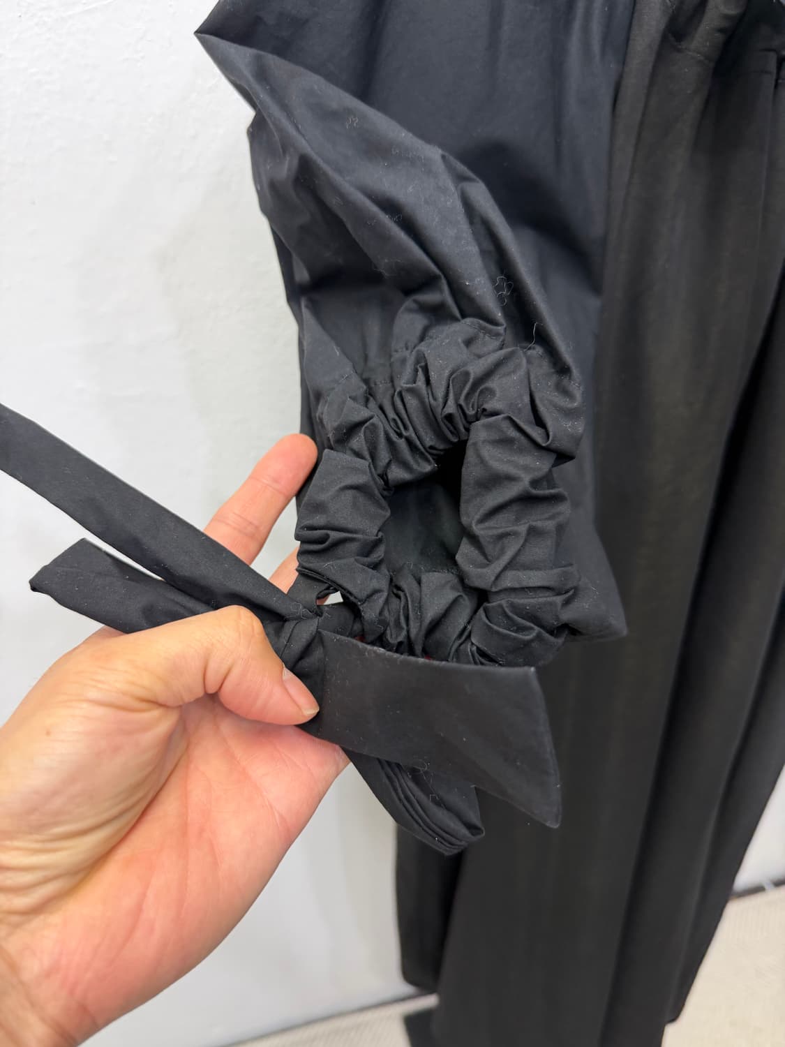 정품) COS 코스 오버사이즈 블랙 셔링 원피스 M/L 상품이미지5