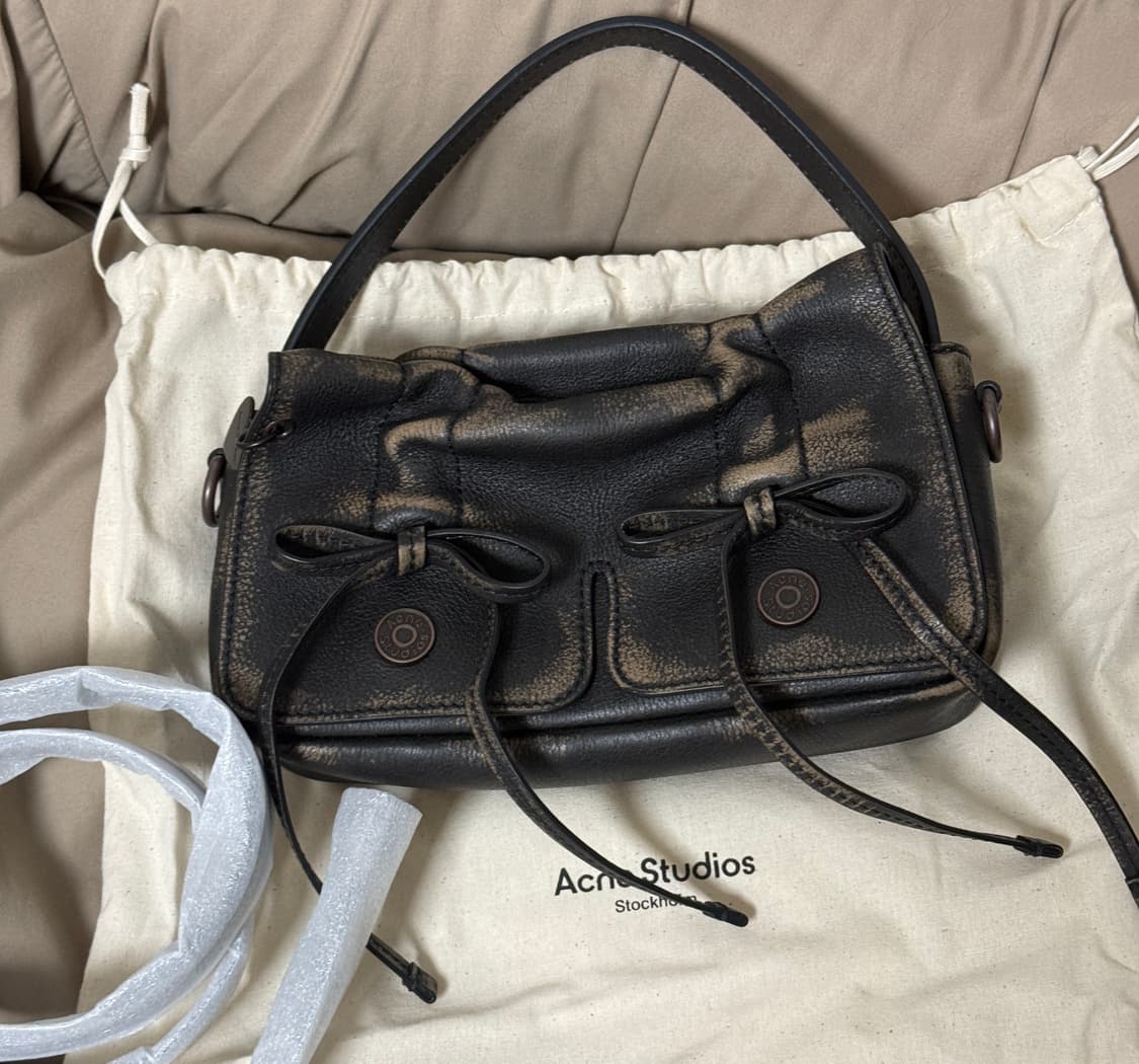 아크네스튜디오 멀티포켓백 마이크로사이즈 브라운 상품이미지1