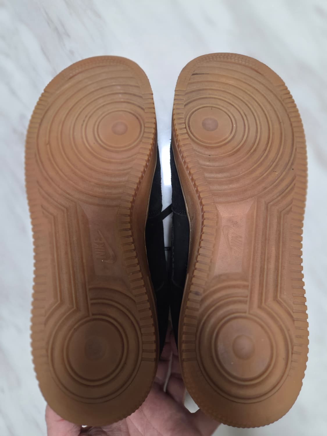 나이키 에어포스1 '07 블랙 스웨이드 스니커즈 상품이미지9