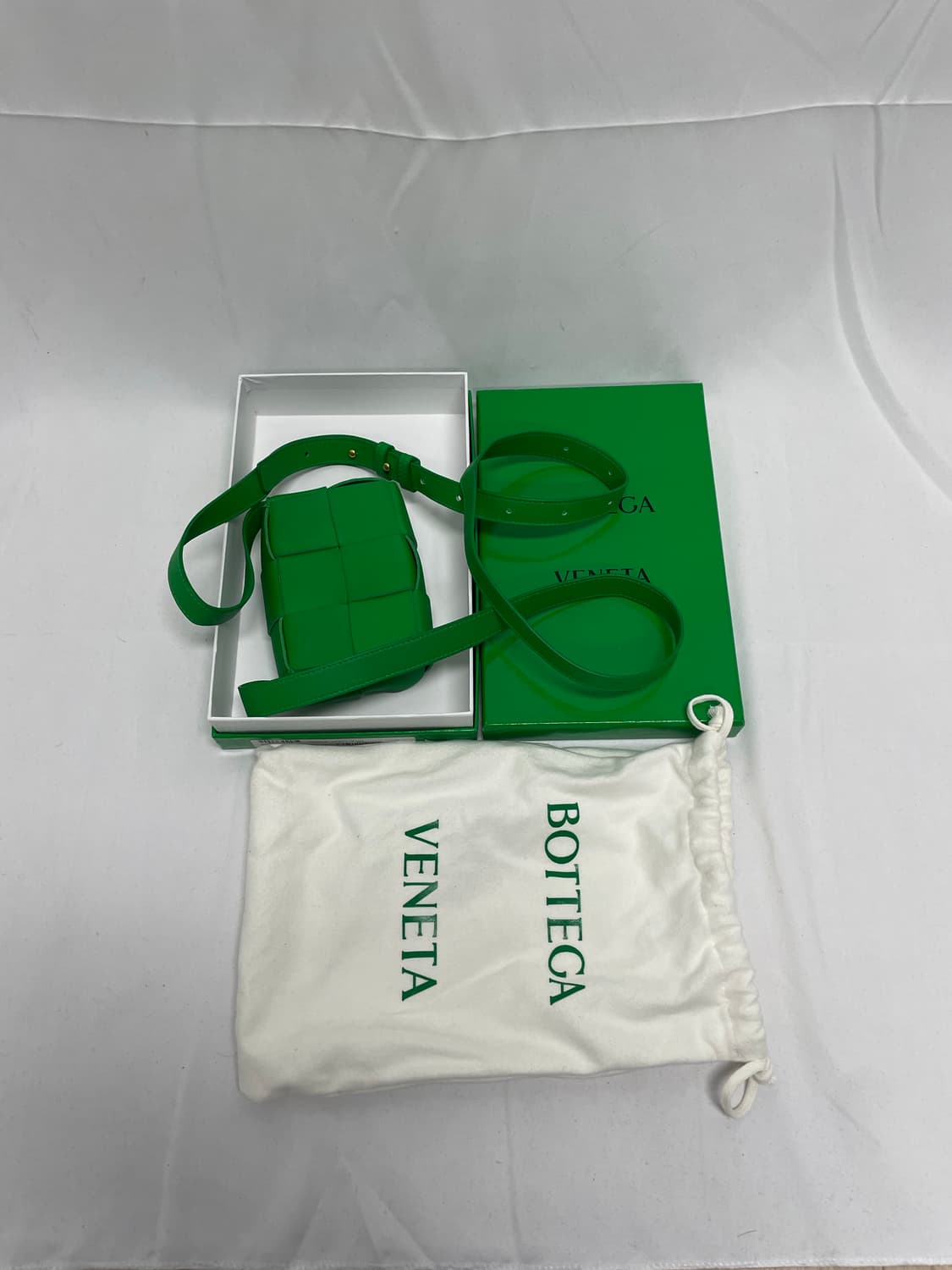 [구성존재] 보테가베네타 미니 카세트 백 [os] 상품이미지1