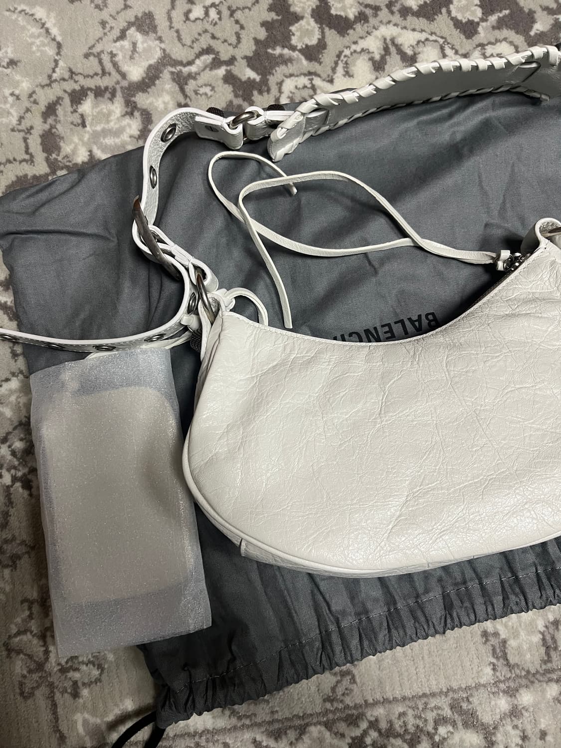 발렌시아가 아레나 램스킨 르카골 XS 화이트 새상품 상품이미지5