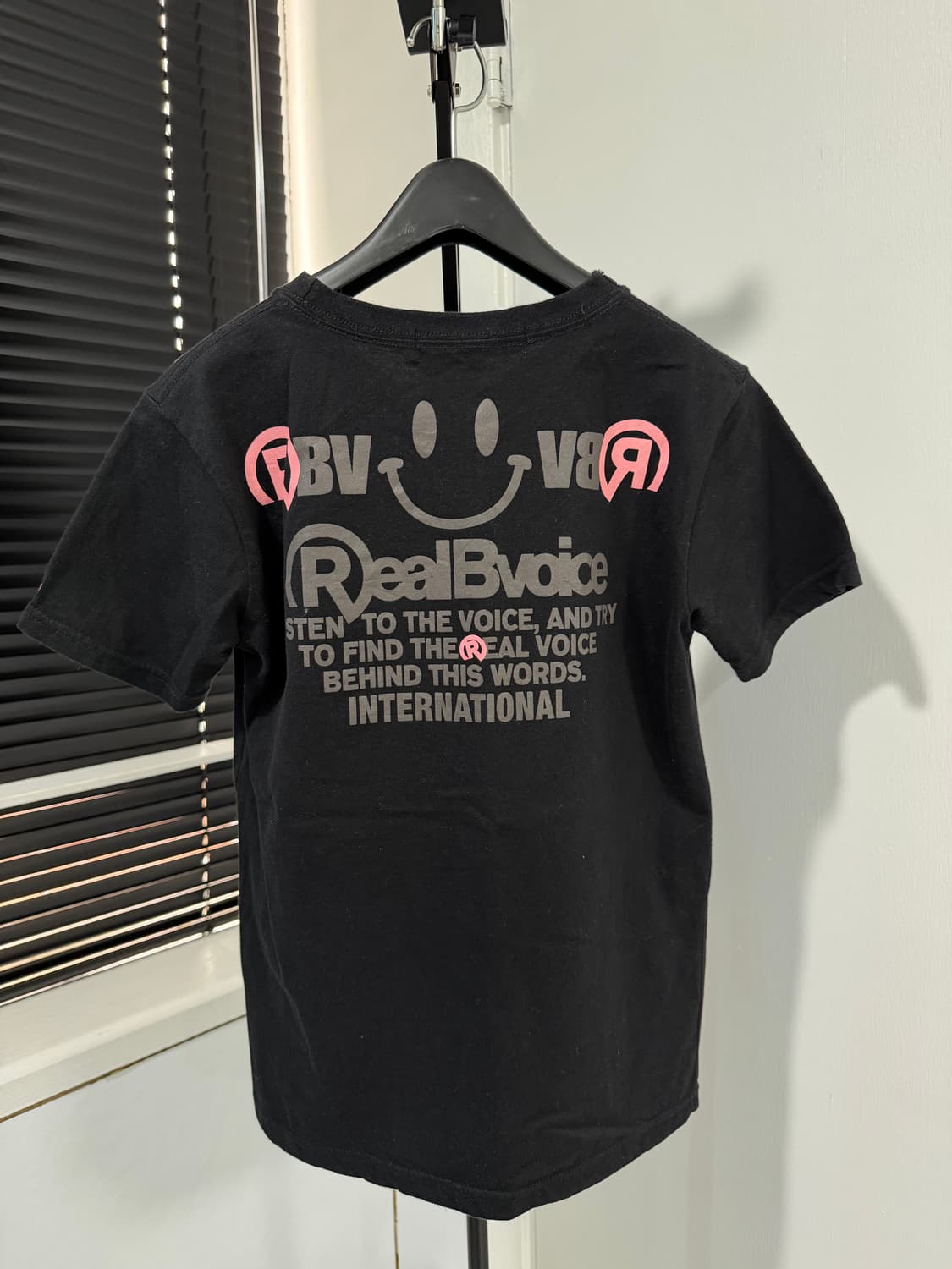 리얼비보이스  빈티지 스마일 다양한패치 여성 반팔티셔츠  상품이미지3