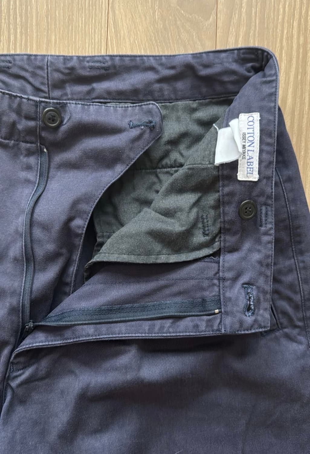 이세이 미야케 코튼 라벨 치노 팬츠 상품이미지3