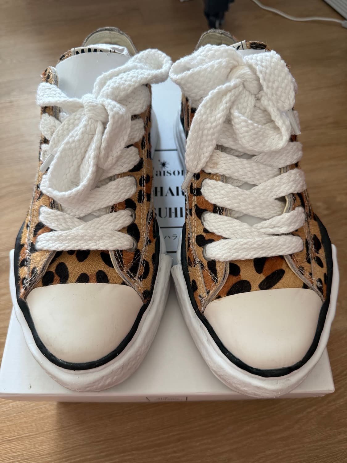 미하라 야스히로 피터슨 OG 솔 카프 헤어 로우탑 스니커즈 레오파드 상품이미지2