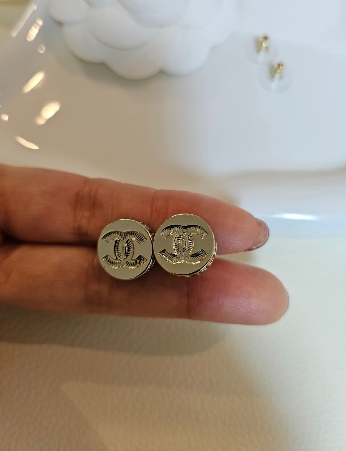 샤넬 코인단추 금장 스터드 귀걸이 업사이클링 상품이미지3