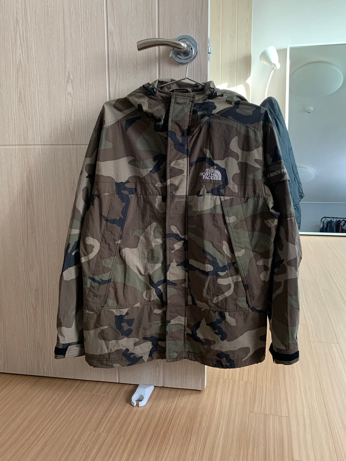 노스페이스 밀리터리 카모 바람막이 상품이미지2