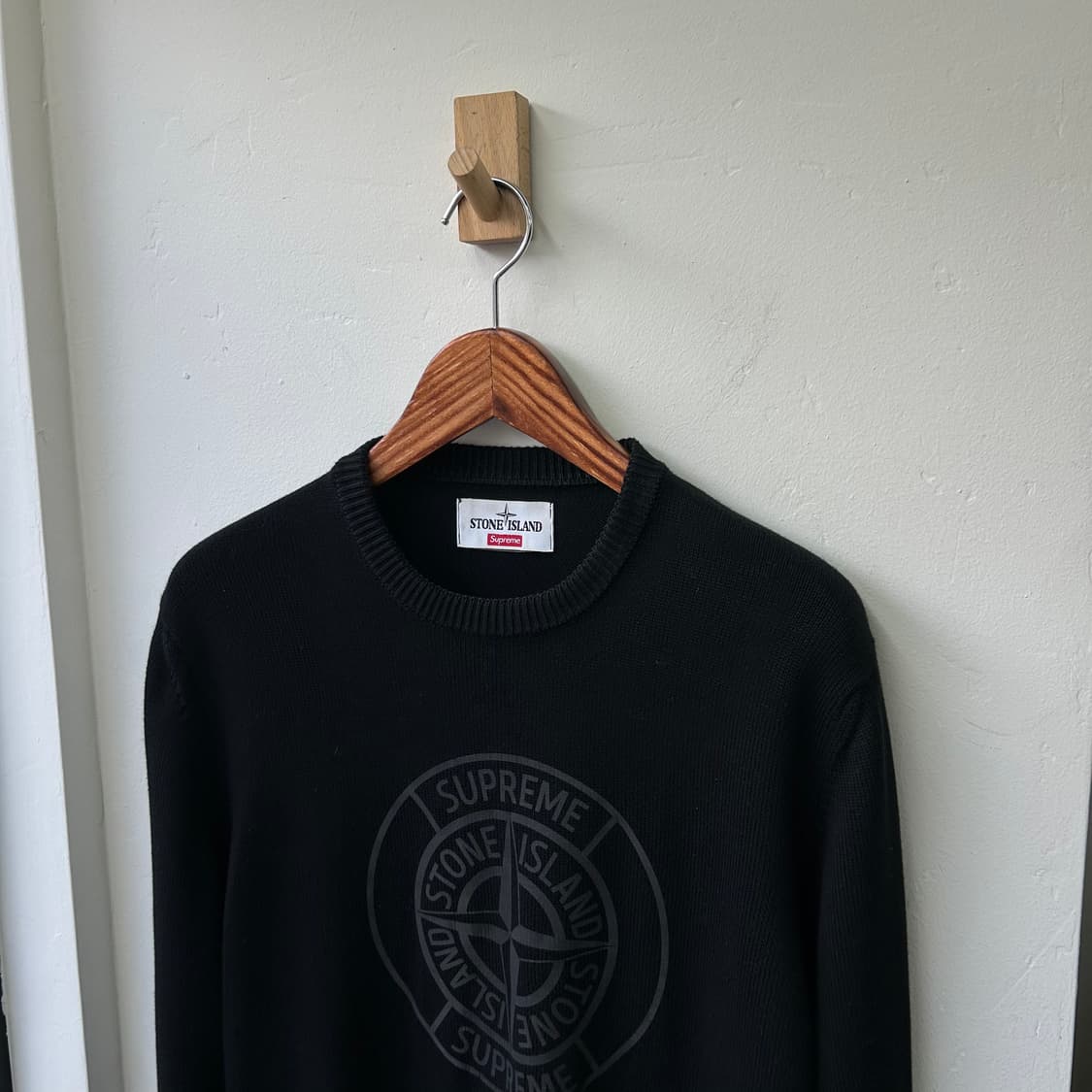 15740 - 스톤아일랜드 X 슈프림 리플렉티브 콤퍼스 니트 상품이미지1