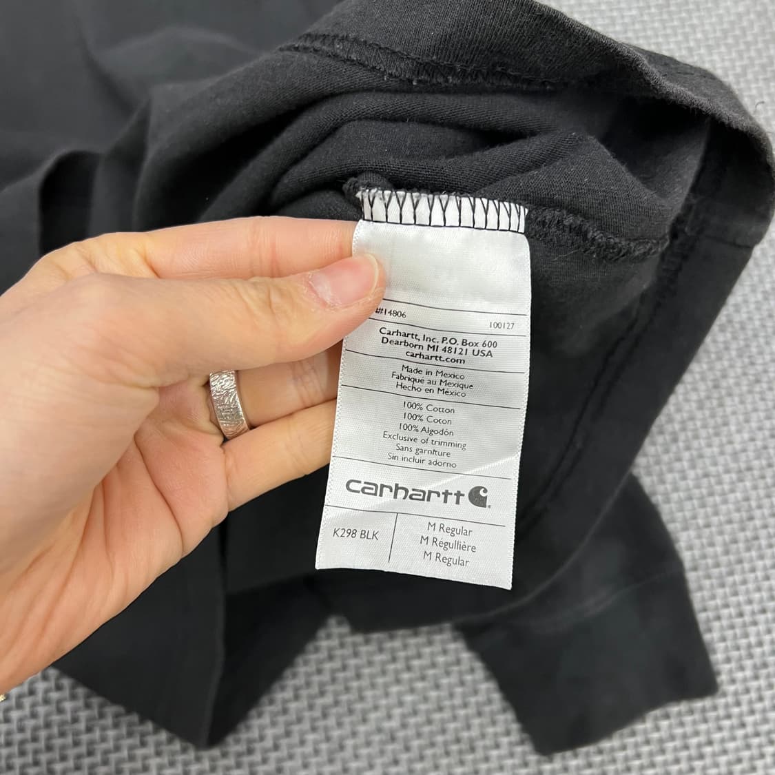 착샷O 칼하트 블랙 롱슬리브 상품이미지3