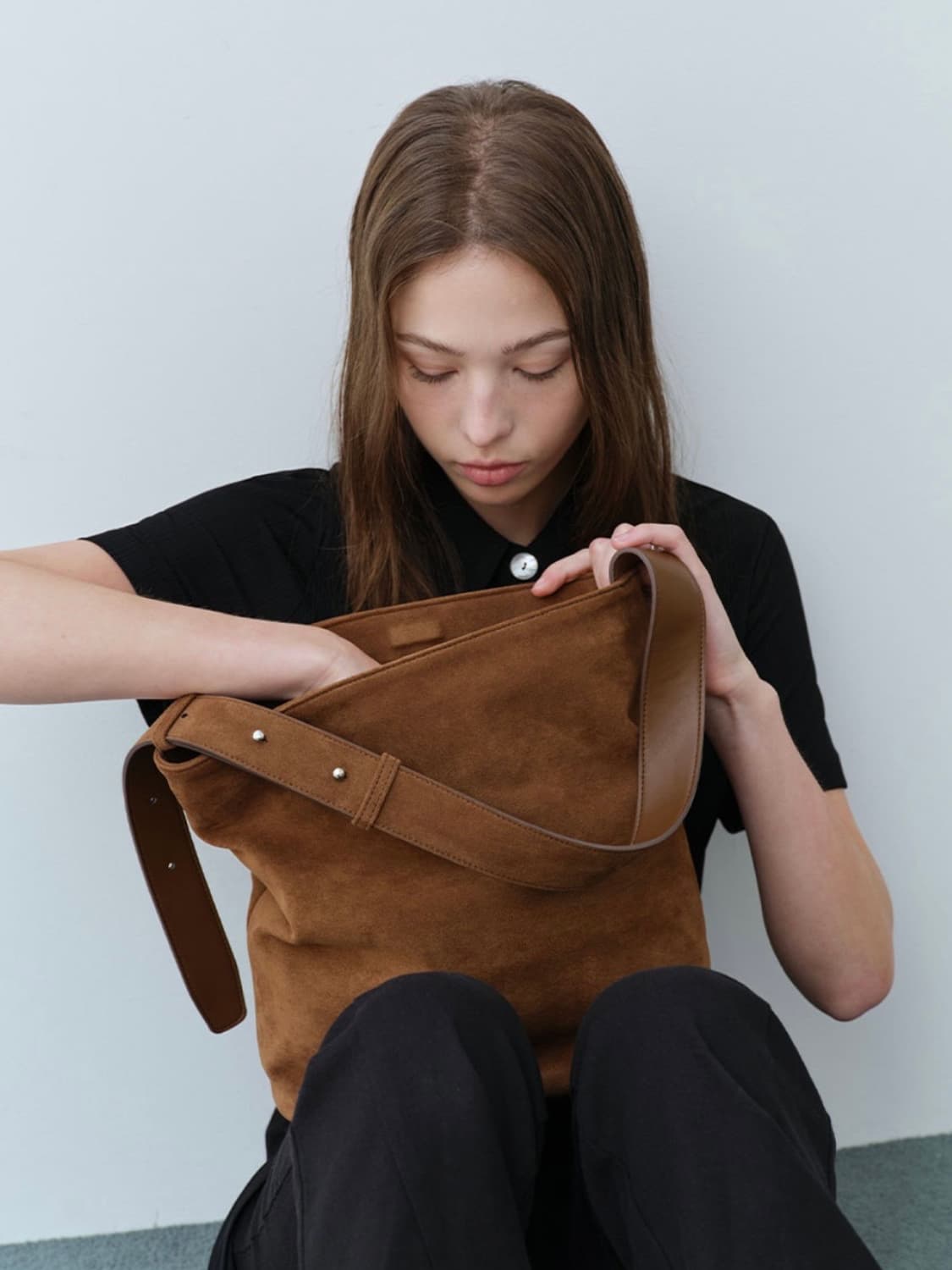 오브히 스웨이드 버킷백 브라운 상품이미지2